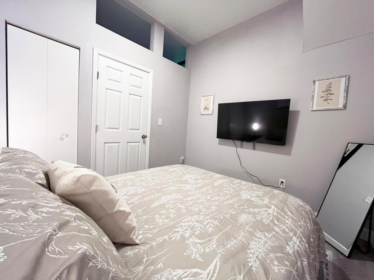 Apartamento Local Modern Getaway - Ground Floor Cleveland Exterior foto